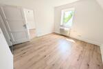 **Was will man mehr? +frisch gestrichen +neuer Laminat +neues Tageslichtbad** zimmer