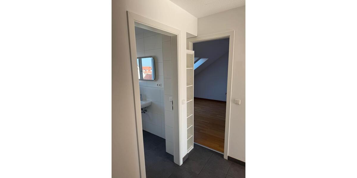 Dachgeschoßwohnung Erlangen Bruck - 3 Zimmer, 76 m&sup2;, 1.000&euro; | Angebot:25451242