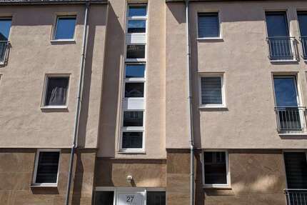 großzügige 3 Zimmer-Wohnung *gerade in Renovierung* mit Balkon und Küche