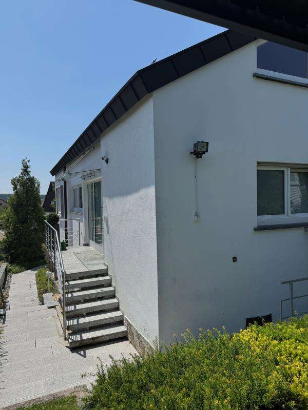 Haus zum Mieten in Böblingen 2.900 € 180 m²