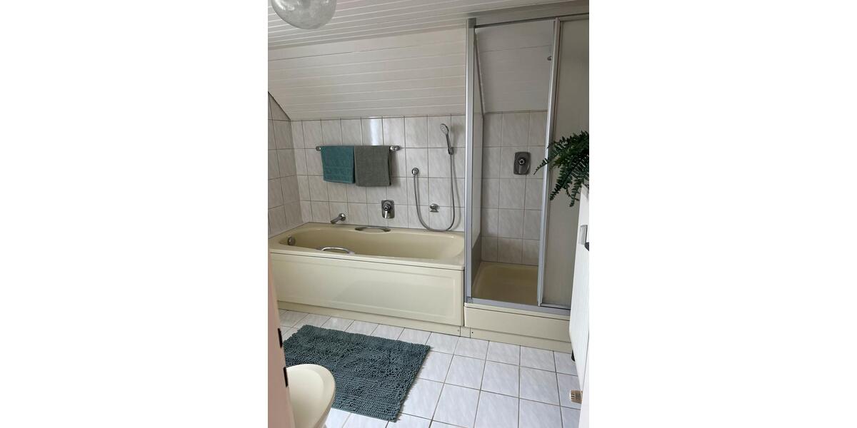 Dachgeschoßwohnung Tegernheim - 2 Zimmer, 50 m&sup2;, 995&euro; | Angebot:26251062