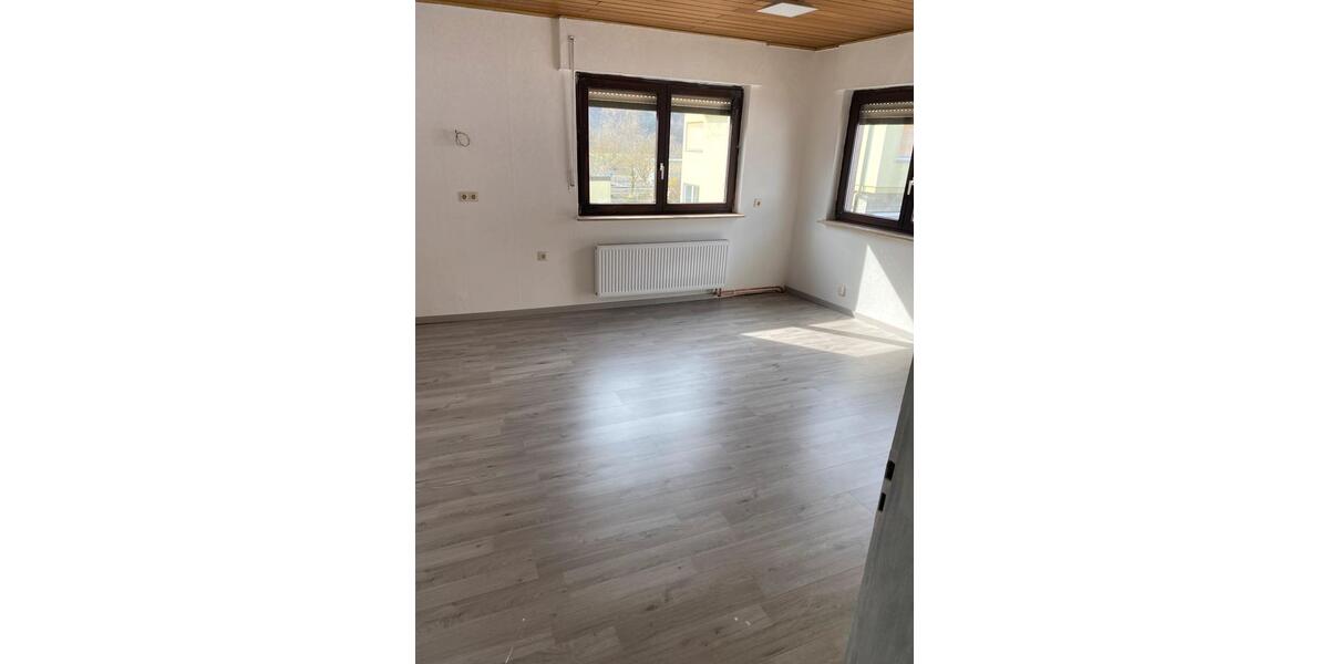 Etagenwohnung Faulbach - 4 Zimmer, 90 m&sup2;, 890&euro; | Angebot:25839207