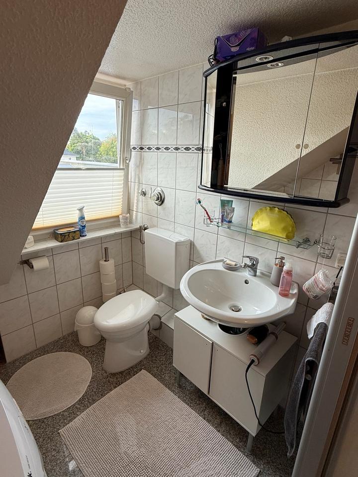 Tolles WG Zimmer Wohngemeinschaft Niederrad Flugbegleiter 1 zimmer