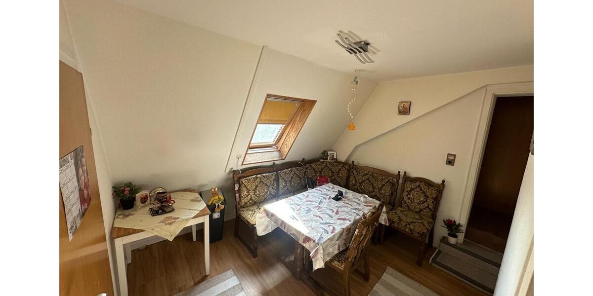 Dachgeschoßwohnung Rheinhausen - 3 Zimmer, 75 m&sup2;, 1.200&euro; | Angebot:25933811