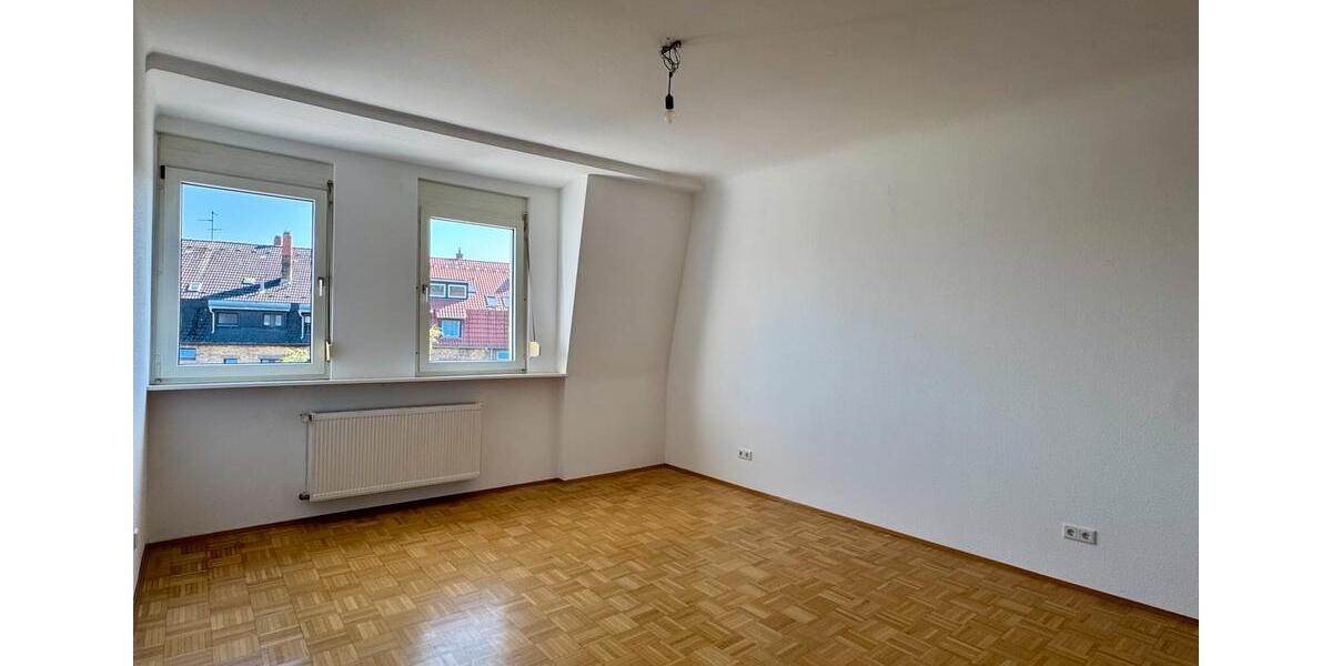 Freundliche, modernisierte 4-Raum Mansardenwohnung in Neuostheim 4 zimmer
