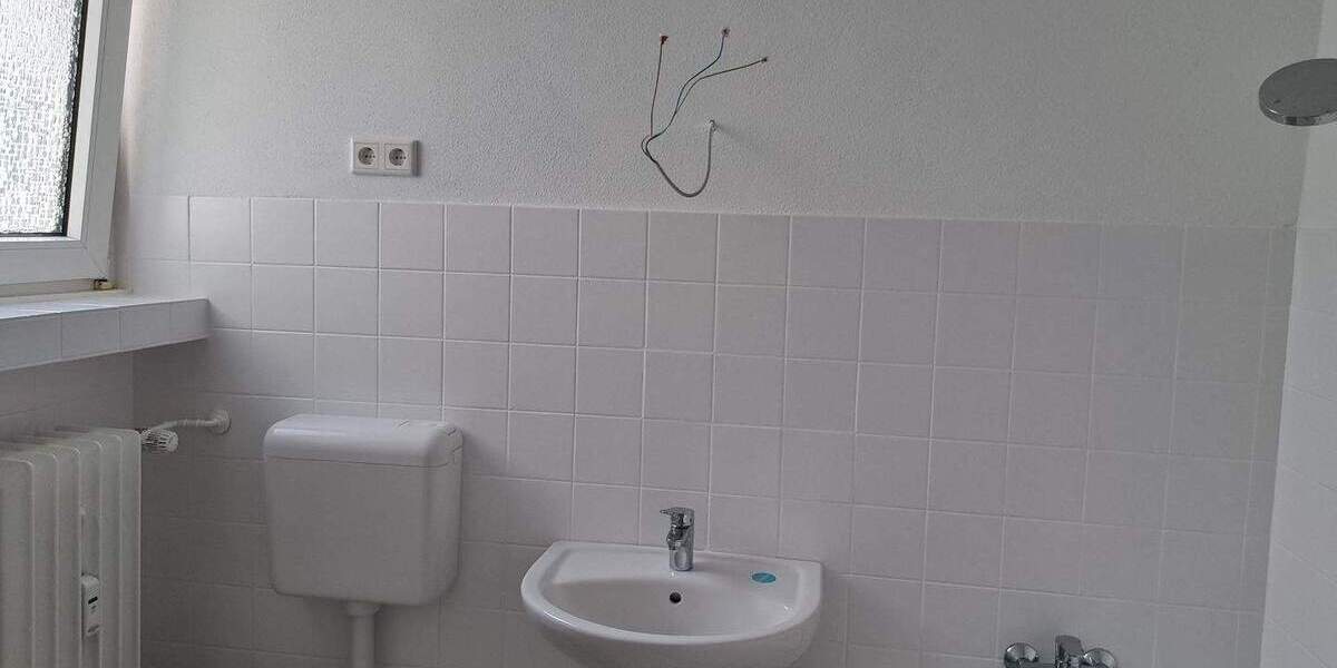 Etagenwohnung Düsseldorf Rath - 3 Zimmer, 92 m&sup2;, 1.250&euro; | Angebot:25141160