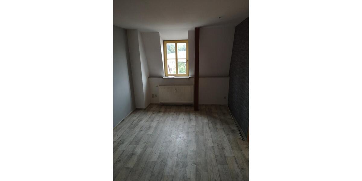 Dachgeschoßwohnung Querfurt - 3 Zimmer, 60 m&sup2;, 340&euro; | Angebot:25887272