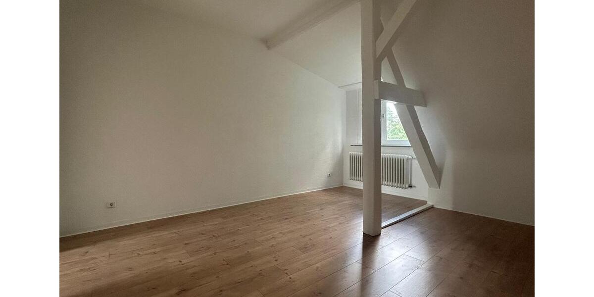 Dachgeschoßwohnung Saarbrücken West - 4 Zimmer, 65 m&sup2;, 750&euro; | Angebot:25883161