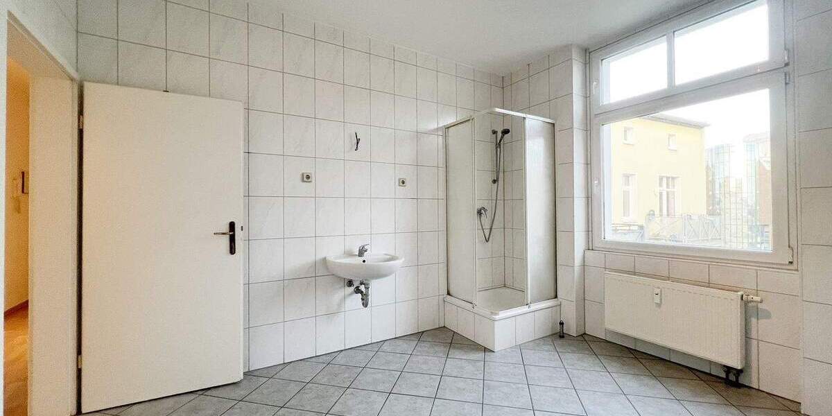 2-Raum-Wohnung mit Einbauküche, Balkon, Dusch- und Wannenbad ab sofort bezugsfertig! 2 zimmer