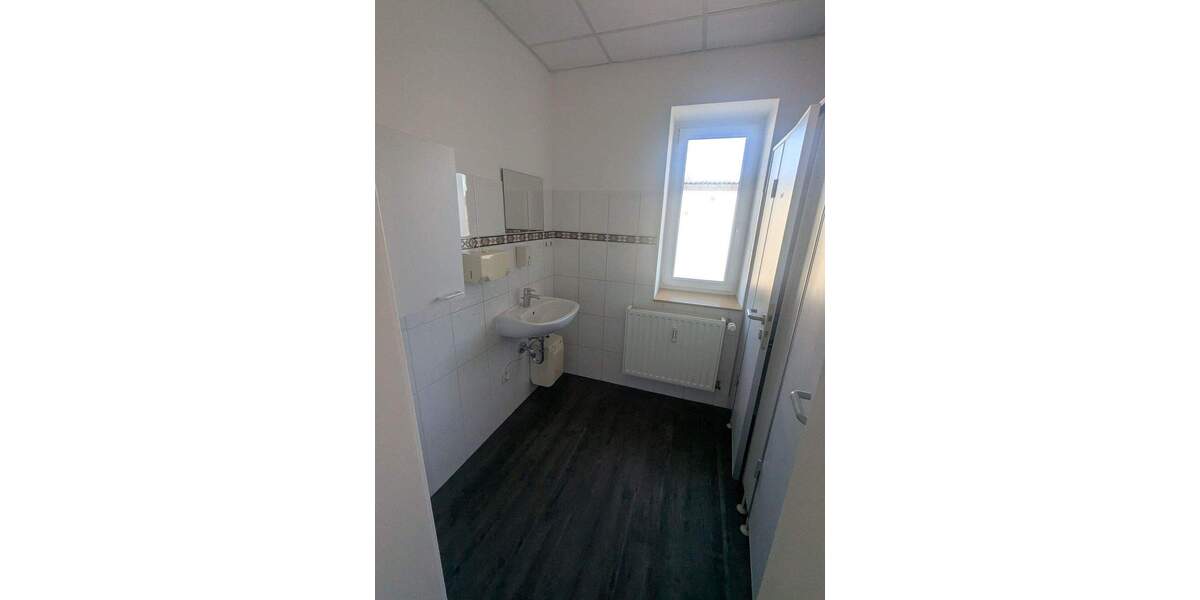 Gewerbeobjekt Eisenberg - 9 Zimmer, 440 m&sup2;, 2.420&euro; | Angebot:25695950