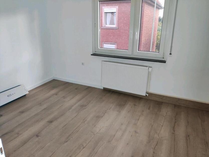 Ab Sofort Bezugsfreimit Einbauküche NEU sanierte 3 Zimmer