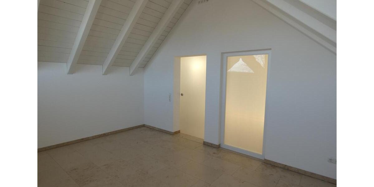 Dachgeschoßwohnung Finningen - 3 Zimmer, 126 m&sup2;, 820&euro; | Angebot:24865096