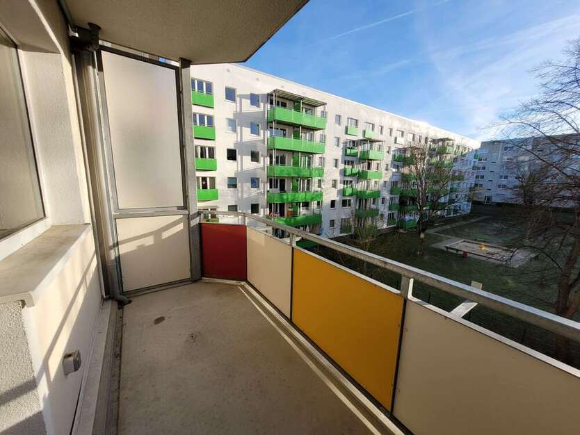 Wohnung zum Mieten in Chemnitz 350 € 69.15 m² 4 zimmer