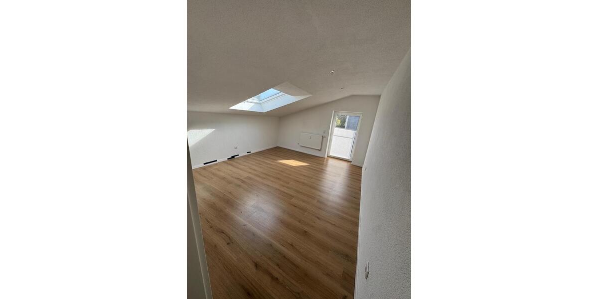 Dachgeschoßwohnung Wabern - 3 Zimmer, 95 m&sup2;, 950&euro; | Angebot:25997870