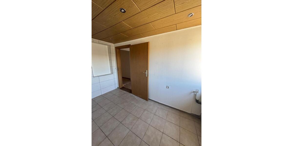 Dachgeschoßwohnung Teuchern - 5 Zimmer, 100 m&sup2;, 850&euro; | Angebot:26532602