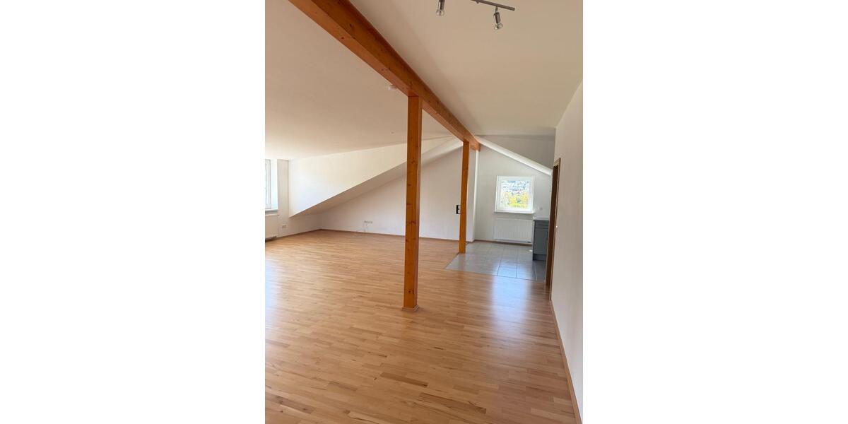 Dachgeschoßwohnung Knittlingen - 3 Zimmer, 96 m&sup2;, 850&euro; | Angebot:26073135