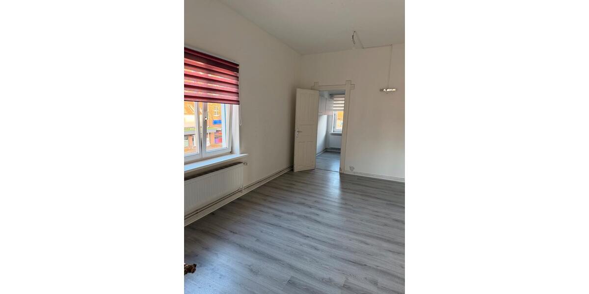 Wohnung im 1. OG in einem Wohn-und Geschäftshaus auch als Büro 4 zimmer