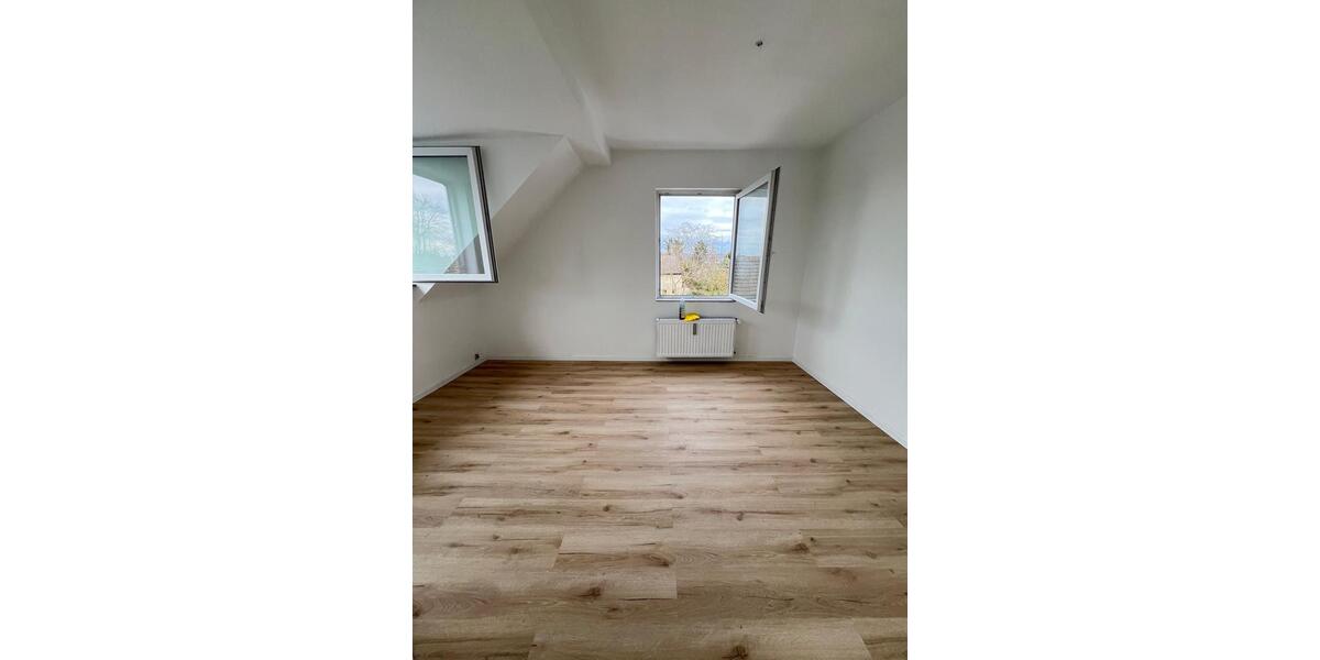 Dachgeschoßwohnung Wesseling - 3.5 Zimmer, 87 m&sup2;, 1.550&euro; | Angebot:25875953