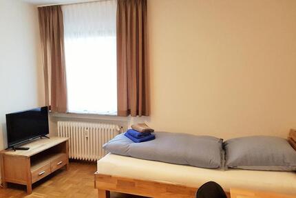 Gästezimmer in Filderstadt mit Internet, TV, Gästeküche, Etagendusche, GästeWc, Waschmaschine, Trocker, Nähe Messe Stuttgart zimmer