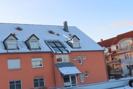 Einziehen und wohlfühlen! Helle DG-Wohnung mit TG-Stellplatz in B 2 zimmer