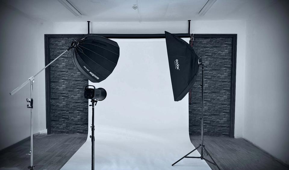 Mietstudio für Foto & Video in Burglengenfeld – 50 m² + Equipment zimmer