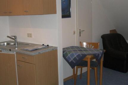 Ein-Zimmer- Apartment:, möbliertes Zimmer,