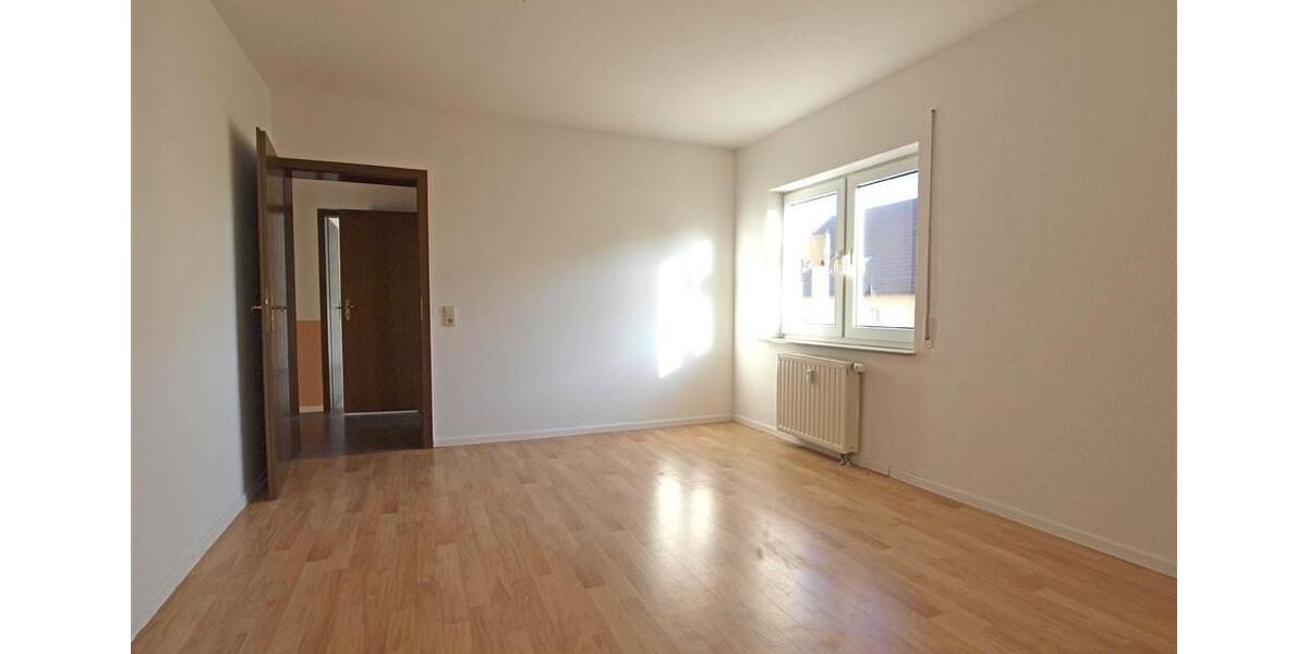 Dachgeschoßwohnung Hainichen - 3 Zimmer, 70 m&sup2;, 398&euro; | Angebot:24144480