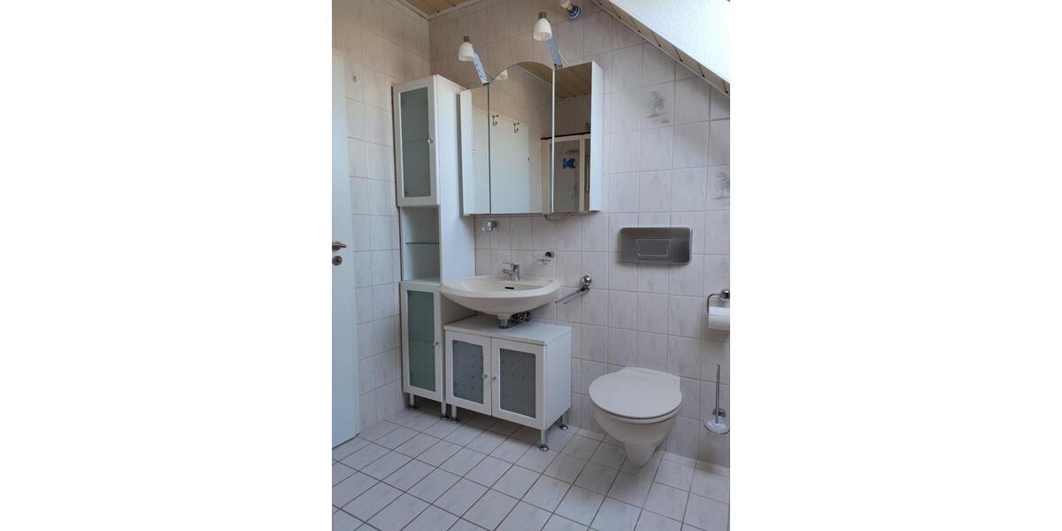 Dachgeschoßwohnung Butzbach - 5 Zimmer, 67 m&sup2;, 640&euro; | Angebot:25129107