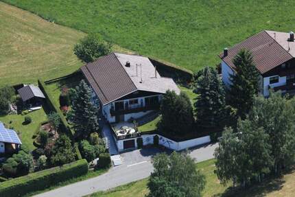 Haus Teisnach - 6 Zimmer, 213 m&sup2;, 1.350&euro; | Angebot:24685594