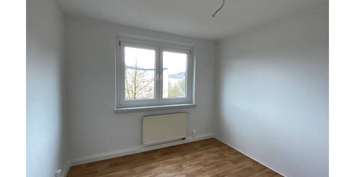 Etagenwohnung Suhl Neundorf - 4 Zimmer, 64 m&sup2;, 400&euro; | Angebot:26393587