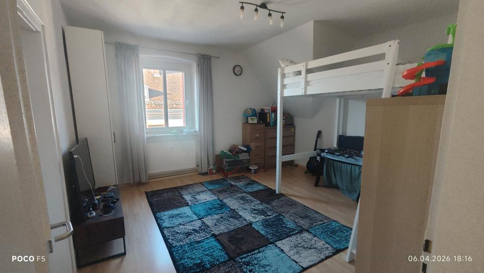 Dachgeschoßwohnung Weiden in der Oberpfalz - 3 Zimmer, 90 m&sup2;, 840&euro; | Angebot:26050494