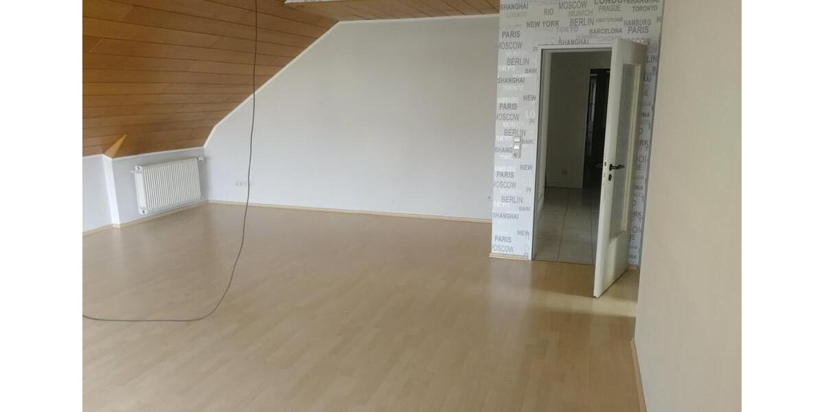 Dachgeschoßwohnung Mehring - 4 Zimmer, 90 m&sup2;, 800&euro; | Angebot:25105777