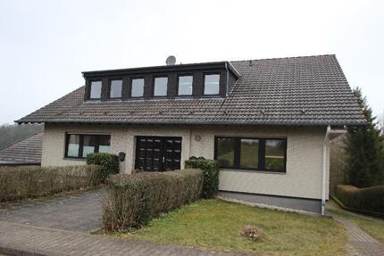 Große gepflegte 125 m² ETW mit 2 Bädern 2 Loggias Einbauküche Garage Gartennutzung in Nettersheim zimmer