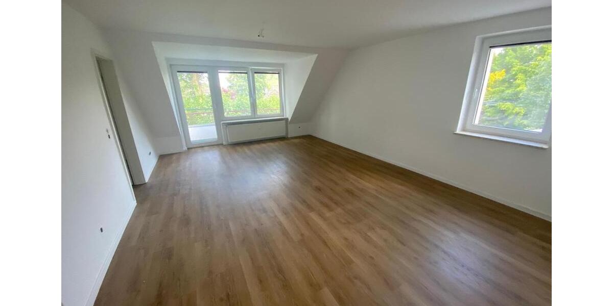 Ruhig, hell, zwei Balkone, drei Zimmer und super Anbindung 3 zimmer