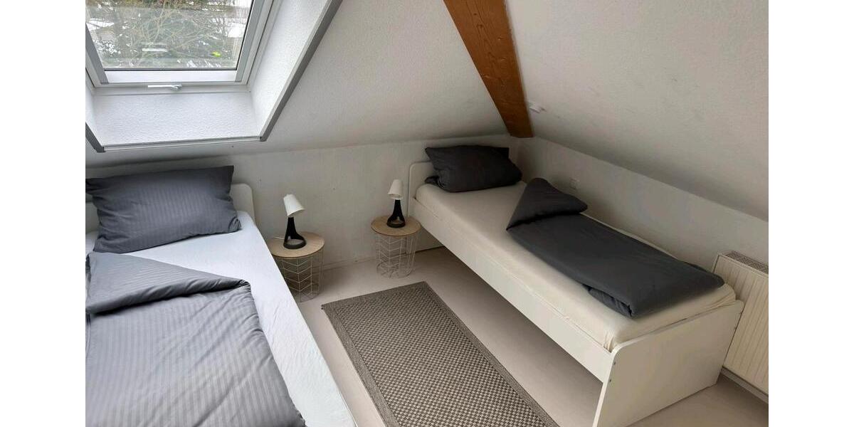 Dachgeschoßwohnung Zetel - 3 Zimmer, 90 m&sup2;, 800&euro; | Angebot:25022869