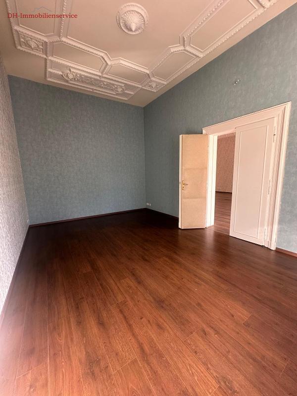 Luxuriöse 4-Raum-Wohnung mit ca. 154 m², Whirl-Poolwanne & einem gepflegten Garten in zentraler Lage von Meerane