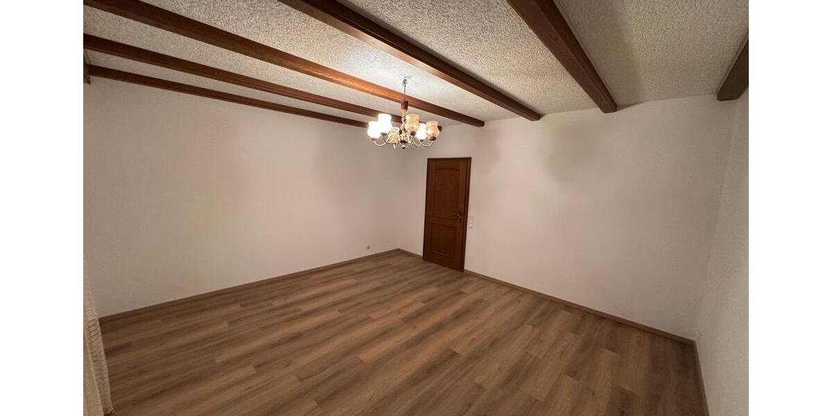 Dachgeschoßwohnung Preußisch Oldendorf - 2 Zimmer, 75 m&sup2;, 470&euro; | Angebot:25256413