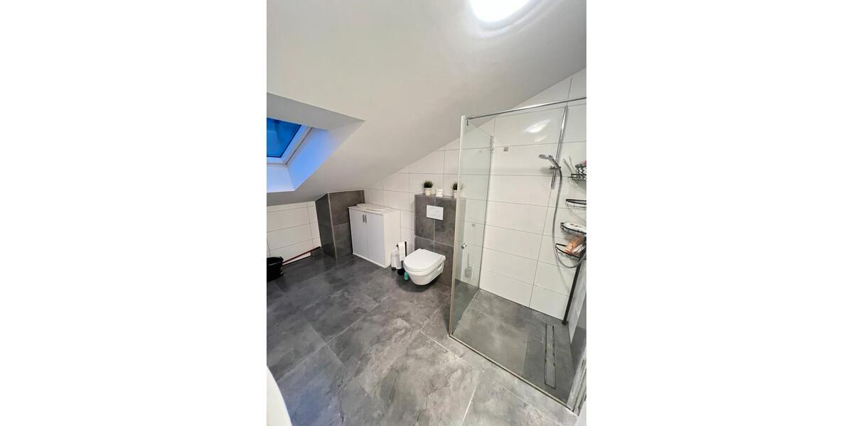 Dachgeschoßwohnung Gießen - 3 Zimmer, 105 m&sup2;, 520&euro; | Angebot:25752113