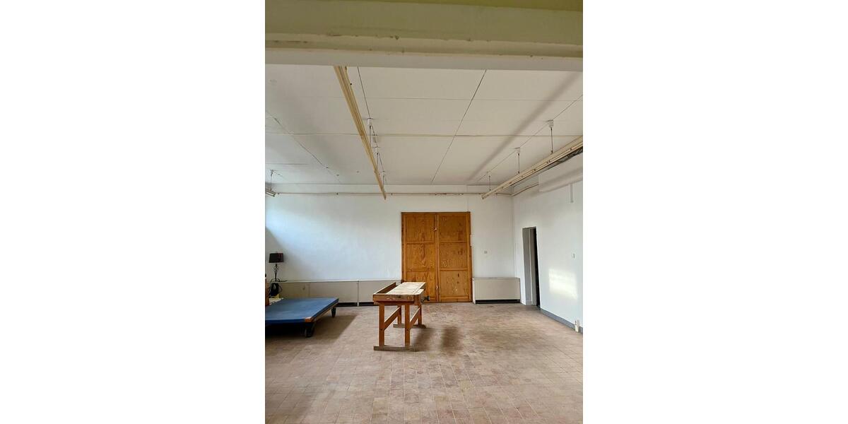 Gewerbehalle, Industriegebäude, Halle, Strom und Toilette zimmer