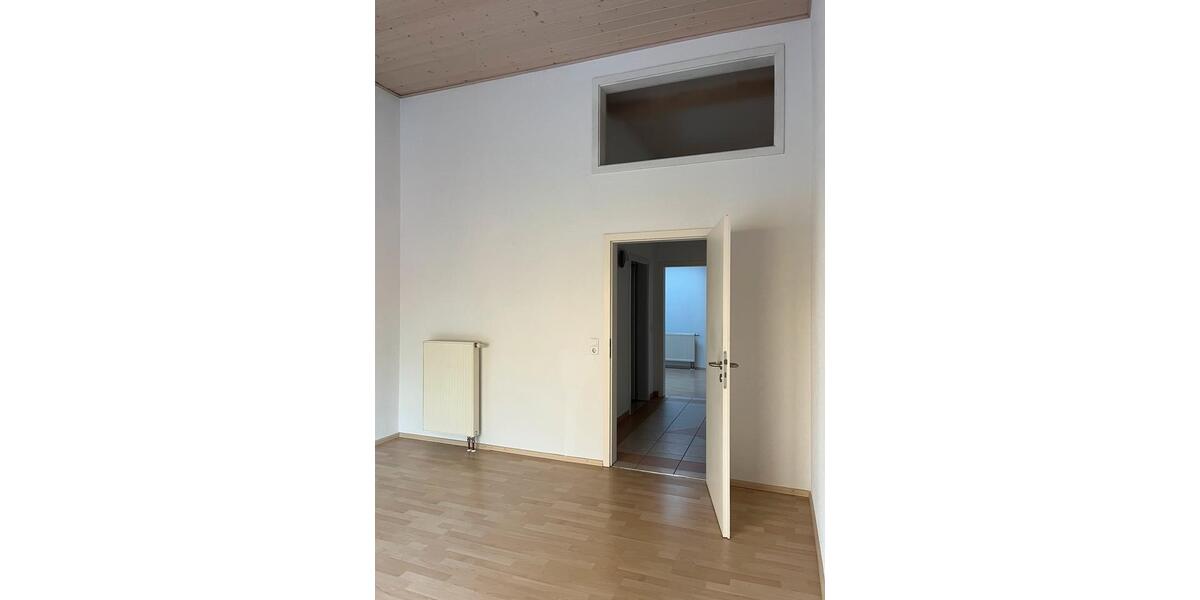 Dachgeschoßwohnung Giengen an der Brenz - 3 Zimmer, 100 m&sup2;, 1.050&euro; | Angebot:24828145