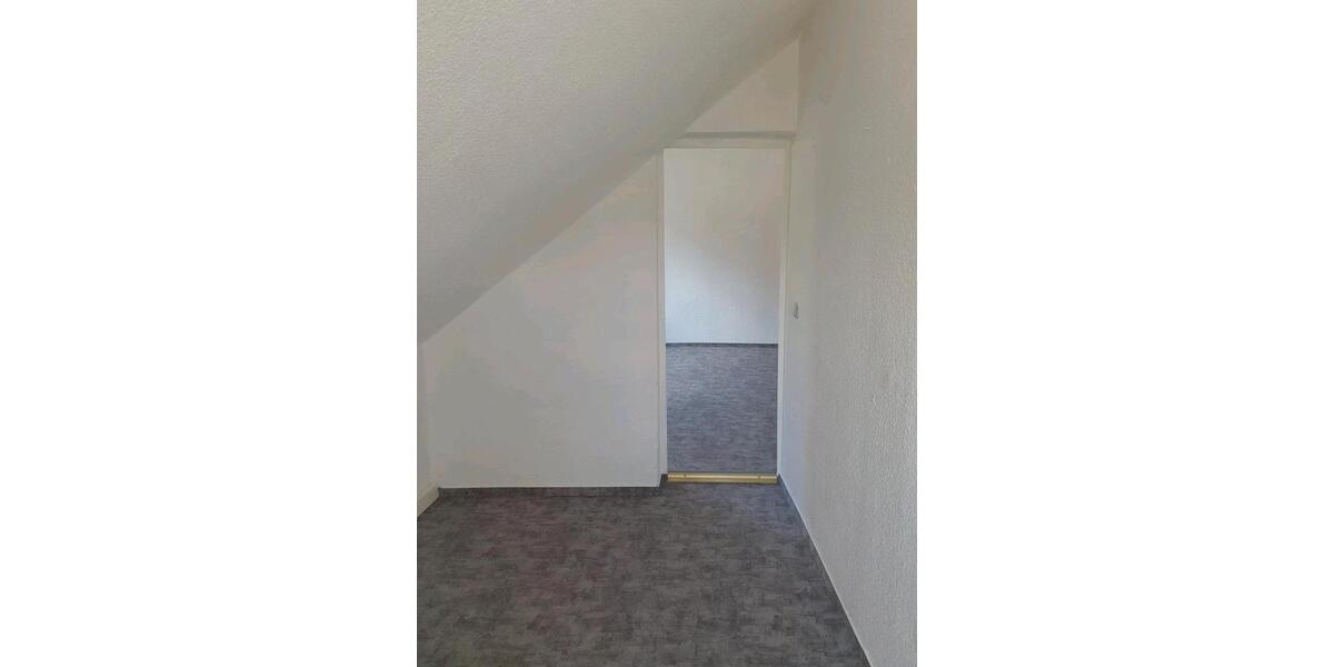 Etagenwohnung Sonneberg - 35 Zimmer, 95 m&sup2;, 800&euro; | Angebot:26254055