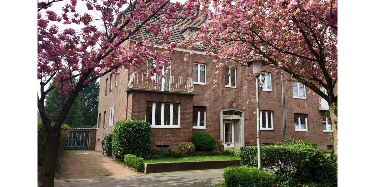 Sanierte Altbauwohnung mit Balkon & Einbauküche 2 zimmer