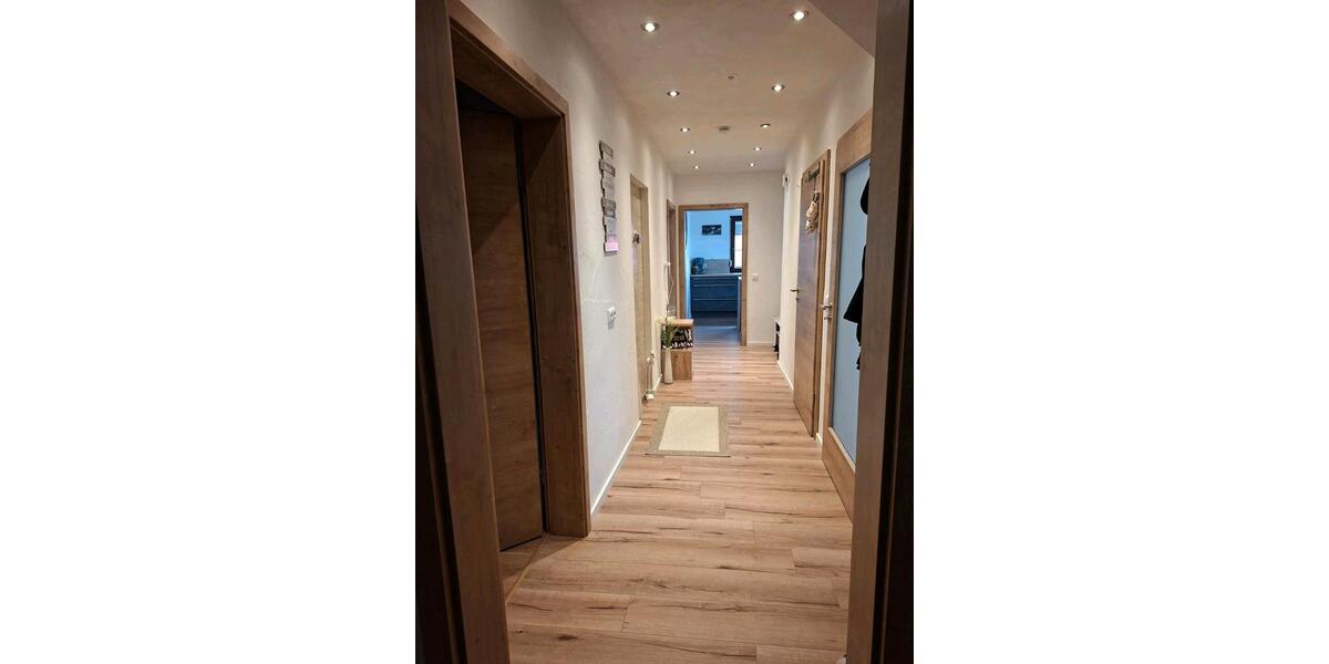 Erdgeschoßwohnung Bad Laasphe - 4 Zimmer, 120 m&sup2;, 720&euro; | Angebot:26563151