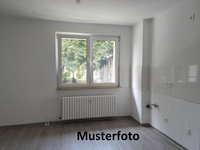 sanierte, großzügige 2-Zimmer-Wohnung in Innenstadtnähe zimmer