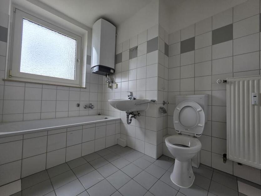 Moderne 3-Zimmer-Wohnung mit fantastischen Ausblick– Frisch Renoviert & Sofort Einzugsbereit zimmer