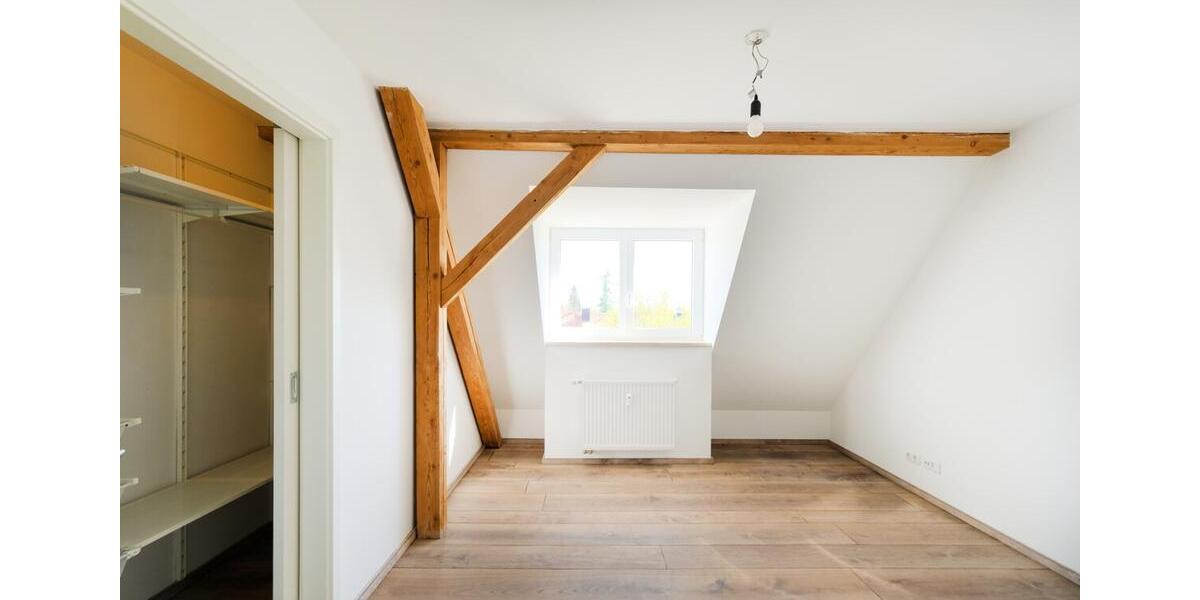 Dachgeschoßwohnung Weilheim in Oberbayern - 3 Zimmer, 104 m&sup2;, 1.640&euro; | Angebot:26632559
