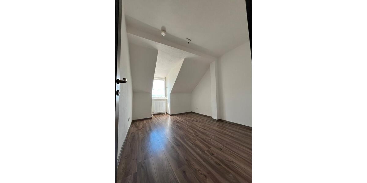 Dachgeschoßwohnung Leuna - 4 Zimmer, 90 m&sup2;, 720&euro; | Angebot:26477930