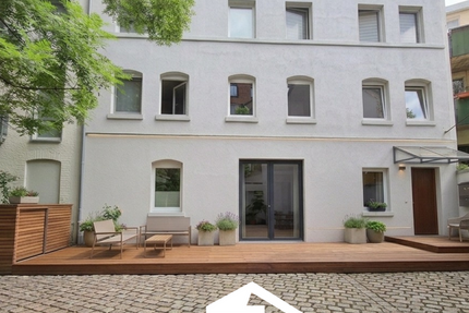 Haus Stuttgart Stuttgart-Süd Süd - 10 Zimmer, 200 m&sup2;, 3.600&euro; | Angebot:26935162