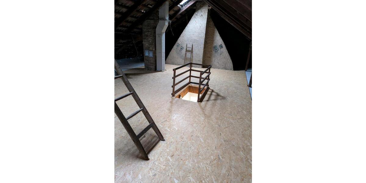 Dachboden (150 qm) als Lager, Atelier zu vermieten zimmer