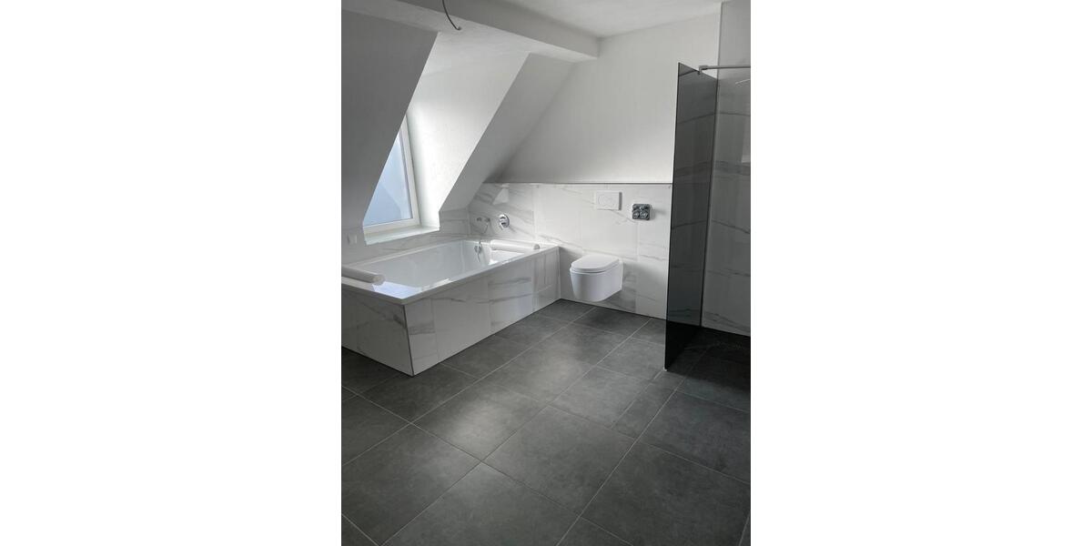 Dachgeschoßwohnung Pirmasens - 6 Zimmer, 138 m&sup2;, 1.200&euro; | Angebot:25395415